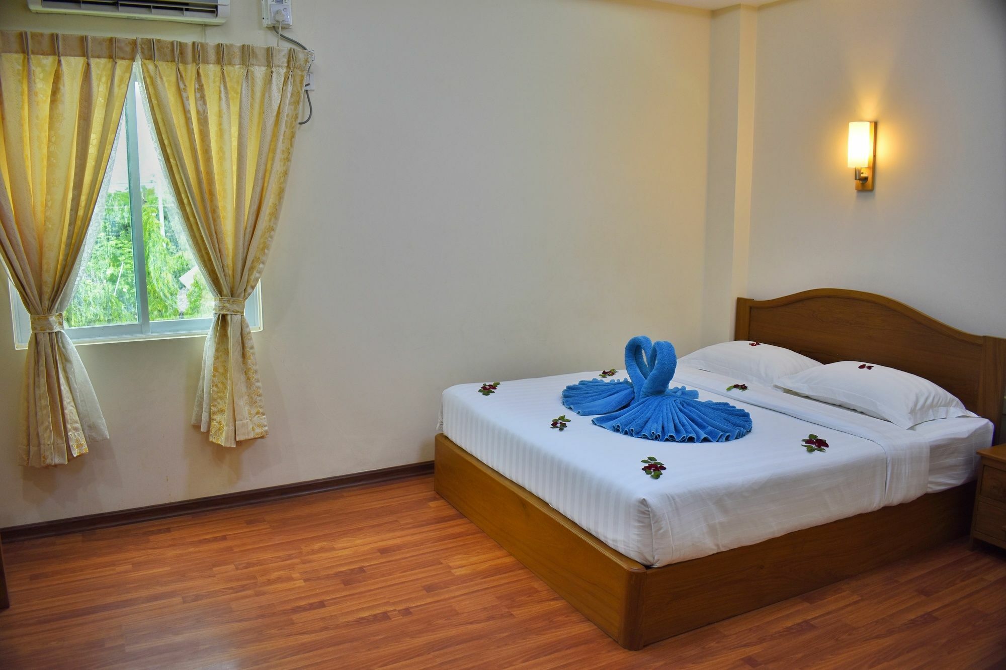 Shwe Poe Eain Hotel New Bagan ภายนอก รูปภาพ