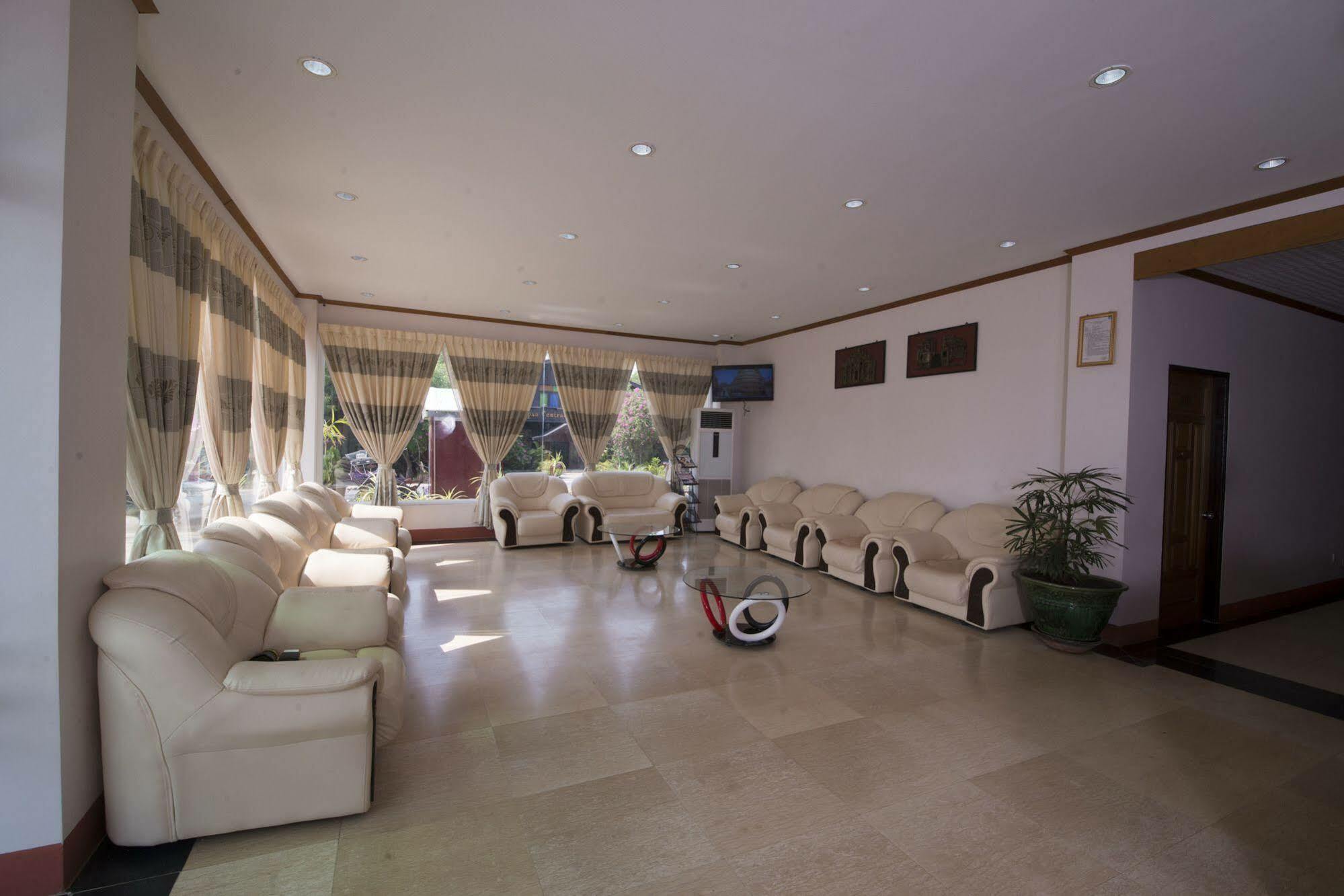 Shwe Poe Eain Hotel New Bagan ภายนอก รูปภาพ