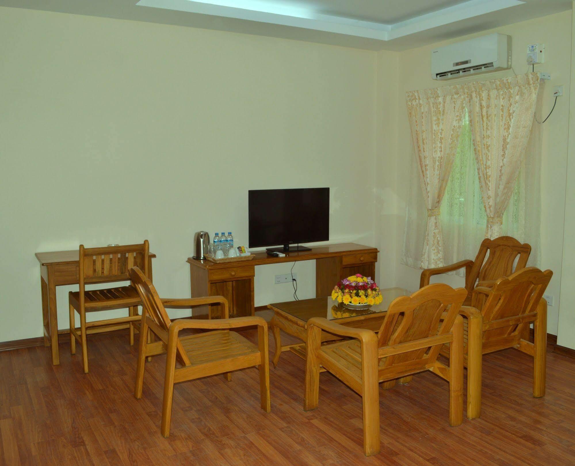 Shwe Poe Eain Hotel New Bagan ภายนอก รูปภาพ