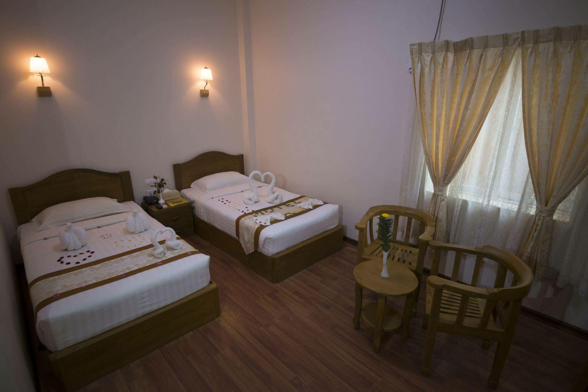 Shwe Poe Eain Hotel New Bagan ภายนอก รูปภาพ